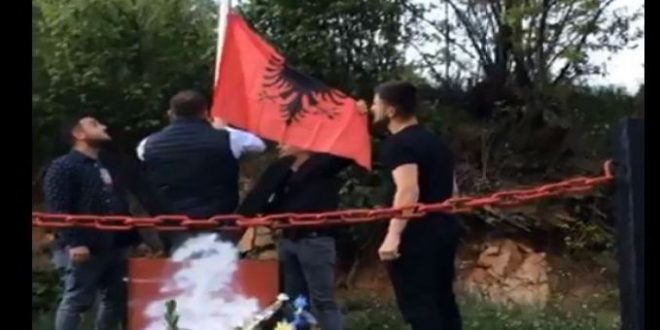 Rivendoset flamuri shqiptar që ishte larguar nga lapidari i dëshmorit i UÇPMB-së, Fatmir Ibishi në Konçul të Bujanocit