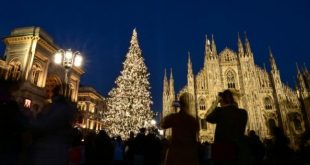 Italia ka shtrënguar masat për të frenuar rritjen e infeksioneve me virusin korona duke përfshirë ndalimin e të gjitha festave të Vitit të Ri
