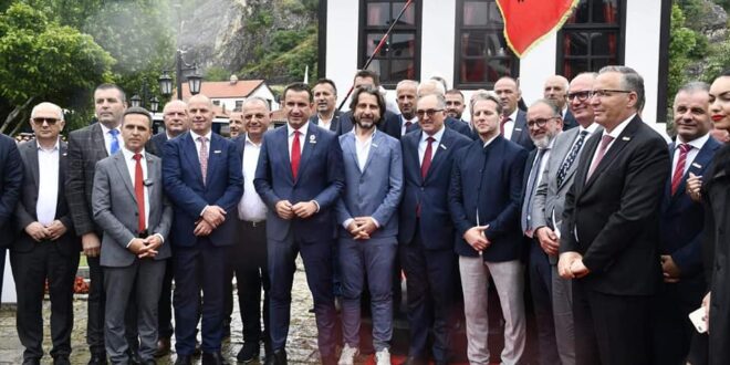 Në shënim të 144-vjetorit të Lidhjes Shqiptare, sot në Prizren janë takuar kryetarët e komunave të Kosovës dhe të Shqipërisë
