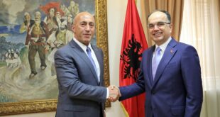 Kryetari i AAK-së, Ramush Haradinaj, është takuar dhe ka biseduar me kryetarin e Shqipërisë, Bajram Begaj