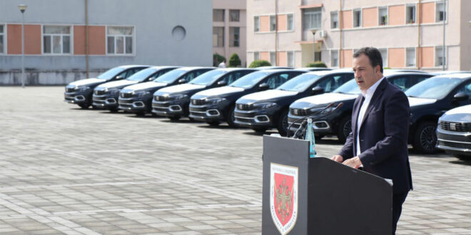 Turqia i ka dhuruar Forcave të Armatosura të Shqipërisë 40 automjete, Fiat EGEA dhe autobusë