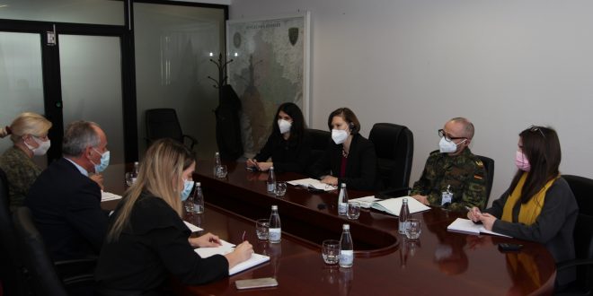 Zëvendësministri, Shemsi Syla priti në takim Shefen e Operacioneve Aktuale të NATO-s, Ariella Viehe