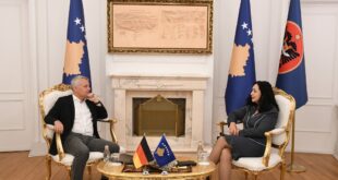 Jörn Rohde përkrah vendimet e Qeverisë së Kosovës për targat dhe dokumentet hyrëse-dalëse, në kufirin Kosovë-Serbi