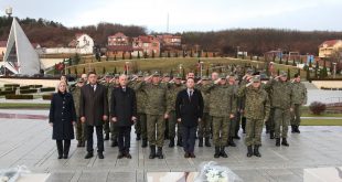 Komandanti i FSK, gjeneral Rrahman Rama, ministri Mehaj e të tjerë bënë homazhe te Kompleksi Memorial "Adem Jashari", në Prekaz