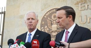 Në Prishtinë kanë qëndruar për një vizitë senatorët amerikanë: Chris Murphy dhe Ron Johnson