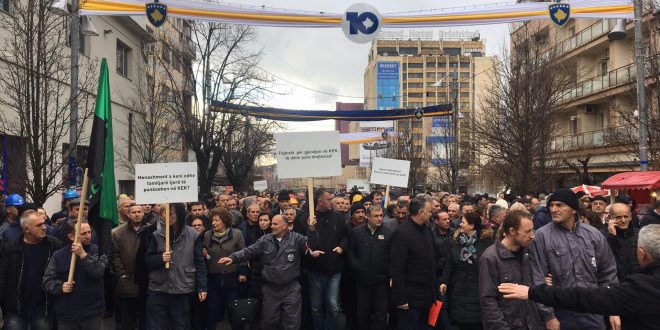 Sindikata e Re e KEK-ut proteston të martën por paralajmëron edhe grevë rast të mos përmbushjes të kërkesave të tyre