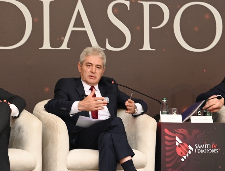Ali Ahmeti në Tiranë  Mërgata duhet organizim më të fortë dhe mbrojtje e gjuhës shqipe në Maqedoni