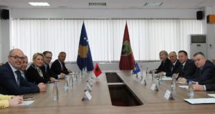 Komisioni Parlamentar për Politikë të Jashtme nga Shqipëria vizitoi Ministrinë e Mbrojtjes