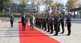 Shefi i Shtabit të Forcave të Armatosura të Shqipërisë, gjeneral brigade, Arben Kingji, pritet me nderimet më të larta ushtarake