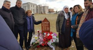 Sot u bënë homazhe te varri i Gjeneral-major, Shaban Shalës në varrezat e Dëshmorëve të Kombit, në lagjen Velania, në Prishtinë