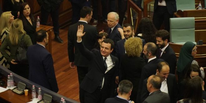 Ish-zëvendëskryeministri Pacolli do t'ia dorëzojë edhe dhe solemnisht detyrën kryeministrit të ri Albin Kurti