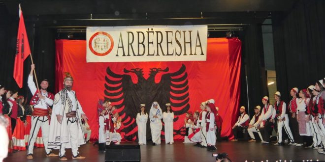 Në 15 vjetor, “Arbëresha” e Zvicrës, defilon me një program festiv