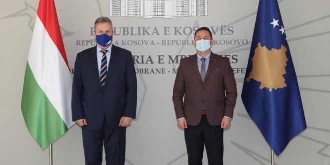 Ministri mbrojtjes Armend Mehaj priti ambasadorin e Republikës së Hungarisë, z. Joszef Bencze