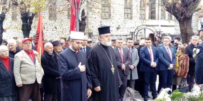 Në Korçë, në 106-vjetorin e Pavarësisë, u mbajt mesha e flamurit në katedralen “Ringjallja e Krishtit”, dhe u vizitua Xhamia