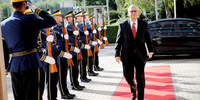 Kërkesa e ministrit, Pal Lekaj, për ta larguar ambasadorin e Zvicrës nga Kosova ka ngjallur reagime të shumta