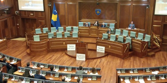 Sot deputetët e Kuvendit t të Kosovës po debatojnë lidhur me taksën e vendosur ndaj Serbisë