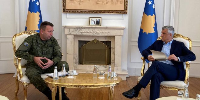 Kryetari Thaçi dhe komandanti i FSK-së, Rrahman Rama, biseduan për situatën e sigurisë në Kosovë