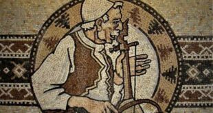 Ilir Muharremi: Tingulli i lashtësisë, mozaiku i Saimir Stratit