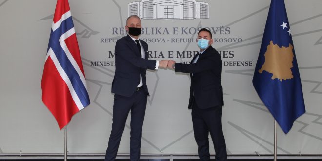 Ministri Mehaj priti në vizitë ambasadorin e Mbretërisë së Norvegjisë në Kosovë, Jens Erik Grondahl