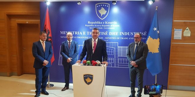 Ministri i MTI-së, Vesel Krasniqi e pret në takim ministrin e Turizmit dhe Mjedisit të Shqipërisë, Blendi Klosin