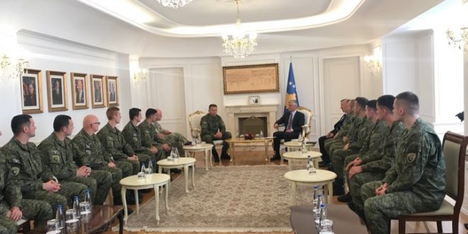 Thaçi pret në takim gjeneral Ramën, bashkë me ekipin e FSK-së që mori pjesë në garat ushtarake