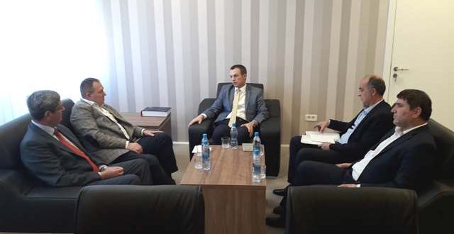Kryetari i OVL UÇK-së, Hysni Gucati, u prit në takim nga ministri i Punës, Skënder Reçica