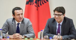 Unë jam kryeministër, jo komentues i shkrimeve edhe ashtu të vjetra të Hekuran Muratit, ka thënë Albin Kurti