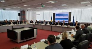 Kadri Veseli: Është turp që rinia kosovare, thesari ynë, të mos ketë të drejtën për të parë Europën dhe botën