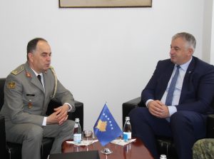 Gjenerali shqiptar Bajram Begaj është pritur sot në takim nga ministri Berisha dhe komandanti i FSK-së gjeneral Rama