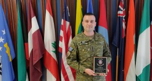 Kapiteni i FSK-së, Fatmir Lami, shpallet më i miri në Universitetin Ushtarak për Logjistikë në “Fort Lee”