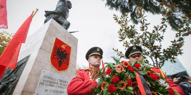 Rrustem Peçi: Sot, më 17 nëntor, Tirana feston 74-vjetorin e çlirimit, ku ishte asokohe Mid-hat Frashëri?
