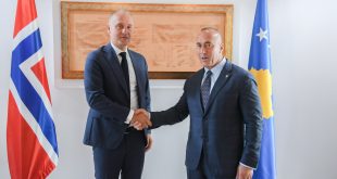 Kryeministri në detyrë, Ramush Haradinaj pret në takim ambasadorin e ri të Norvegjisë në Kosovë, Jens Erik Grondahl