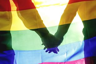 Mali i Zi javën që shkoj, votoi për legalizimin e martesave të të njëjtës gjini, duke e gjunjëzuar dhe shkatërruar shenjtërinë e familjes