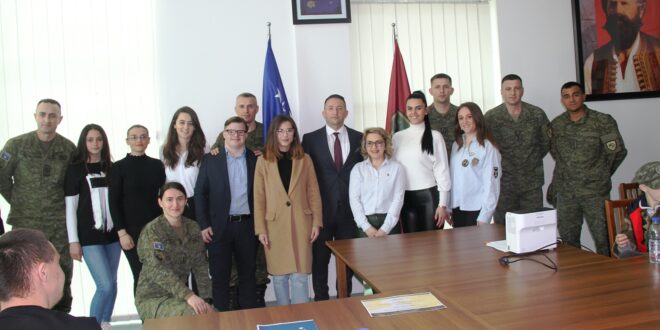 Fëmijët e qendrës Down Syndrome Kosova realizuan aktivitete me ushtarakët e FSK-së