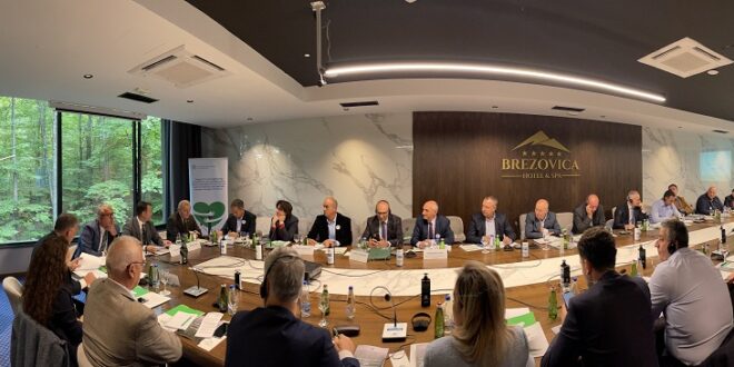 Mbahet forumi debatues për sektorin pyjor të Kosovës 