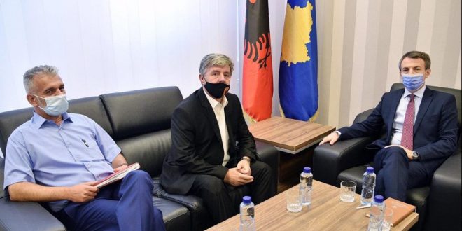 Ministri i Punës dhe Mirëqenies Sociale, Skender Reçica, ka pritur sot në takim kryetarin e Shoqatës së Invalidëve të Luftës së UÇK-së, Fadi