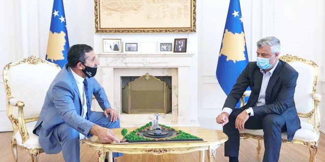 Kryetari i Kosovës, Hashim Thaçi, gjatë një takimi ka biseduar me veprimtarin e luftëtarin e lirisë, dr. Nusret Pllana