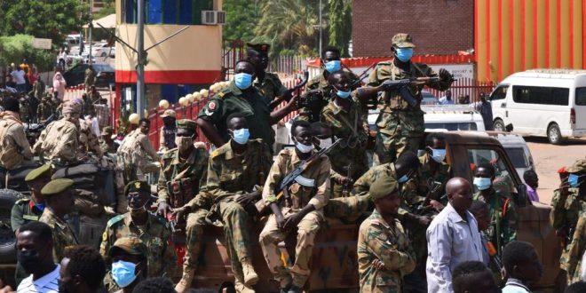 Pas puçit ushtarak në Sudan së paku tre persona raportohet se kanë vdekur dhe rreth 80 janë plagosur