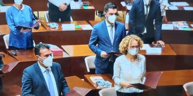 Në Maqedoninë e Veriut me 62 vota pro dhe 51 kundër është votuar kabineti i ri qeveritar i Zoran Zaevit