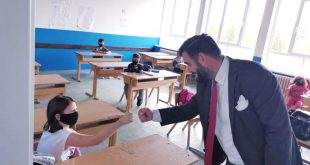 Nxënësit shqiptarë të Preshevës, Bujanocit dhe Medvegjë pajisen me libra shqip nga Republika e Shqipërisë