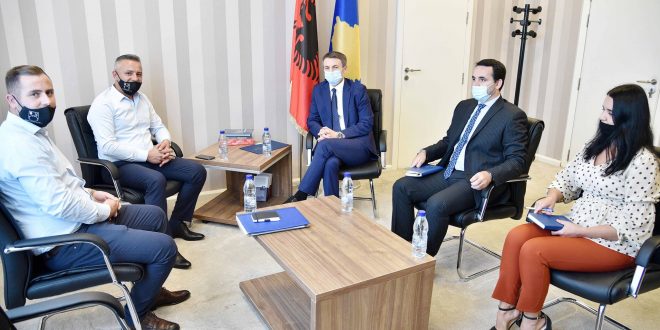Ministri i MPMS-së, Skender Reçica sot ka pritur në takim kryetarin e komunës së Skenderajt, Bekim Jashari