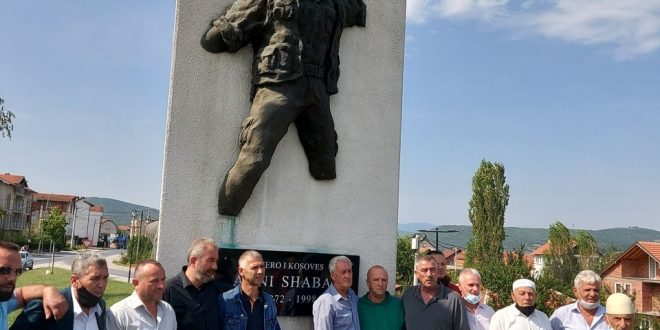 Familja e heroit të kombit, Avni Shabani reagon ndaj OVL-UÇK-së në Mitrovicë për haresë të dëshmorëve dhe ditëve të luftës