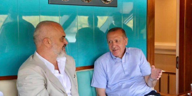 Kryeministri i Shqipërisë, Edi Rama po qëndron për vizitë ne Turqi