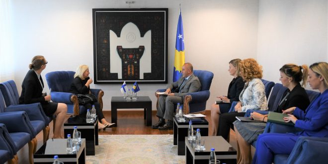 Kryeministri i vendit, Ramush Haradinaj e ka pritur sot në takim ambasadoren e Finlandës në Kosovë, Pia Stjernvall