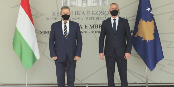 Ministri, Anton Quni priti në vizitë ambasadorin e Hungarisë në Kosovë, Józhef Bencze