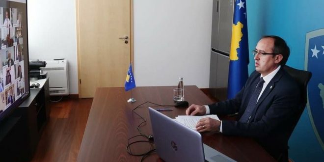 Kryeministri Hoti takohet virtualisht me ambasadorët e BE-së, bisedon për situatën e përgjithshme në vend