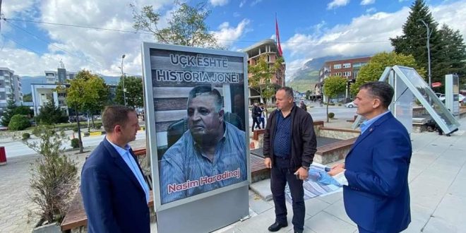 Në Deçan vendosen posterat "Liria është themeli i paqes dhe demokracisë!" dhe "UÇK është historia jonë!"