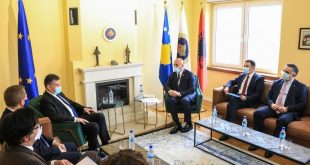 Kryetari i AAK-së, Ramush Haradinaj, ka pritur në takim emisarin e BE-së për dialogun. Kosovë-Serbi, Miroslav Lajçak