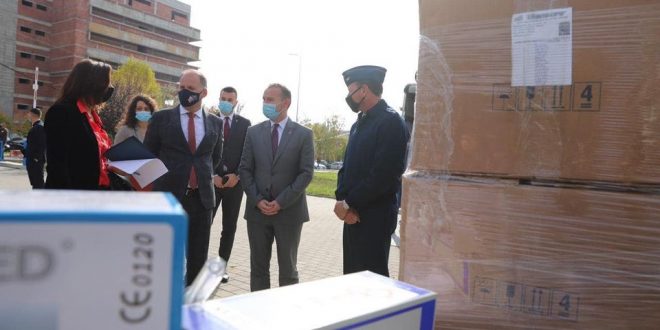 SHBA-të e dhurojnë një doacion me respiratorë, termo-skanderë si dhe pajisje tjera për stafin mjekësor në Kosovë