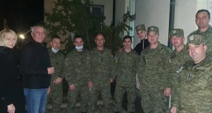 Ministri i Mbrojtjes, Anton Quni në natën e Vitit të Ri e viziton Kompaninë e Deminimit të FSK-së në Prizren